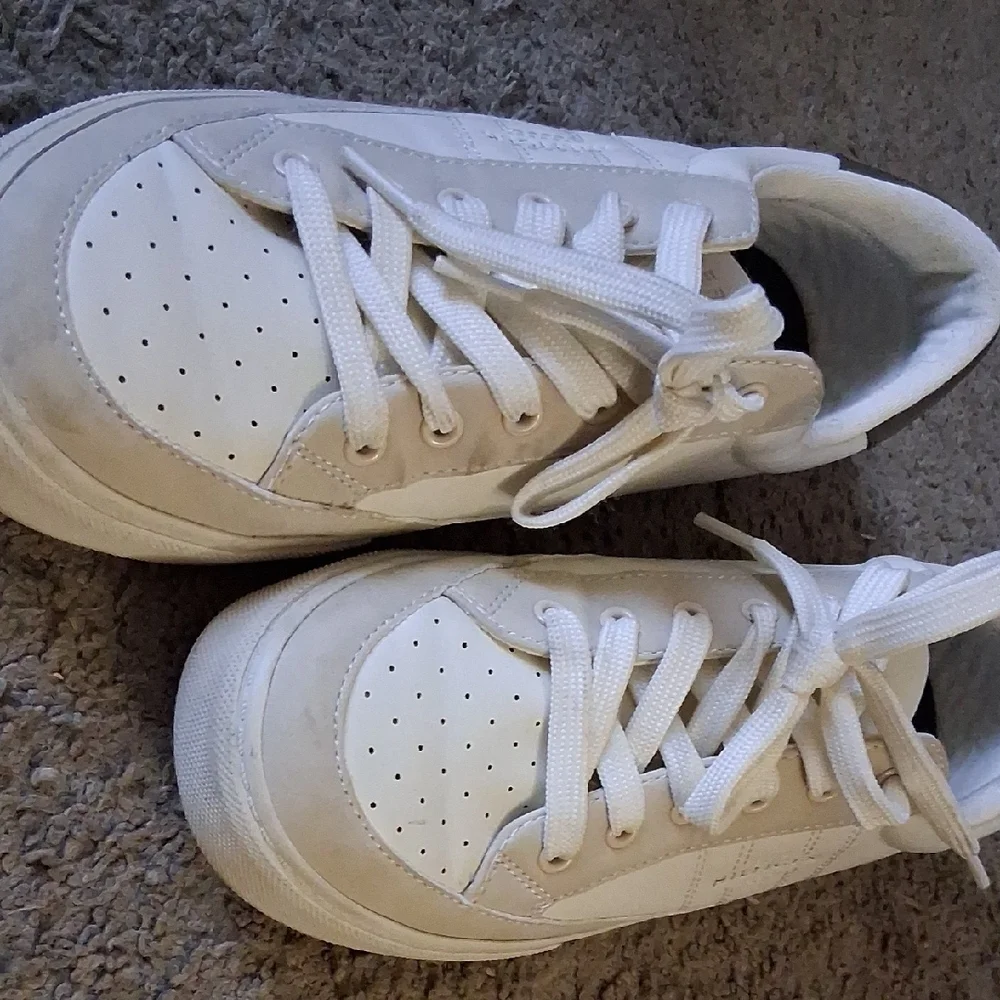 Tommy Hilfiger White and Green Sneakers - Picture 7 of 14